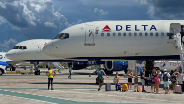 Összeütközött két utasszállító a New York-i LaGuardia repülőtéren