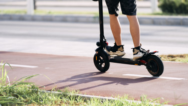 Új, szomorú trendet mutatnak az e-rolleres balesetek: minden eddiginél tragikusabb hónapok előtt állunk