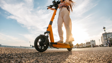 Drákói döntést hoz az európai ország: tilos lesz elektromos rollerezni 17 év alatt