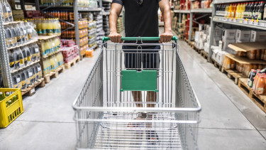 Menekülnek át a magyar vásárlók a horvát boltokba, annyival olcsóbb sok termék