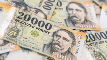 Most kiderül, mennyi tartalékuk van a magyaroknak, és mibe fektetnek, akik egyáltalán megtehetik