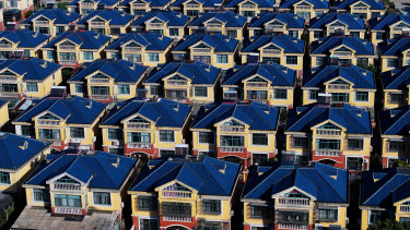 Megállíthatatlan a zuhanás az ingatlanpiacon: hiába lépett a kínai kormány, még nincs itt a mélypont