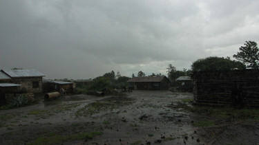 Áradást és földcsuszamlásokat hozott az eső Afrikában, több száz halottja van már a szélsőséges időjárásnak