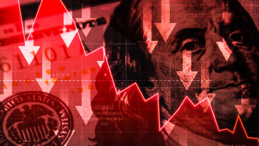 Itt a totális pánik a piacokon: évtizedes csúcson az eladási hullám, menekül a tőke