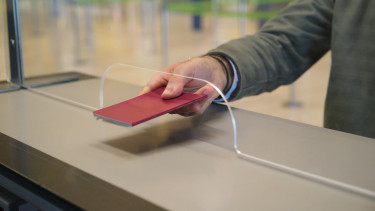 Megszűnnek a régi személyi igazolványok, néhány hét van a cserére