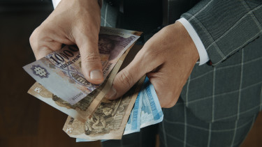 Őrületes tempót diktálnak a magyar nyugdíjpénztárak: kilőttek az égig a hozamok, vége a lakáscélú mizériának
