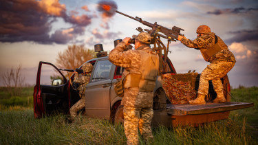 Csigalassúsággal vánszorog az orosz offenzíva, ukrán drónok Rosztovban - Híreink az orosz-ukrán háborúról szerdán 