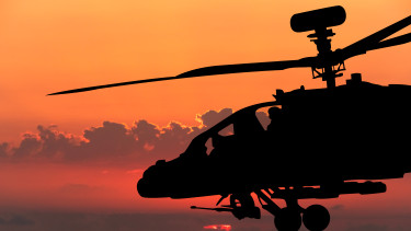 Súlyos eszkaláció a Hormuzi-szorosnál: Irán lelőtt egy Apache helikoptert, Trump megtorlást ígér