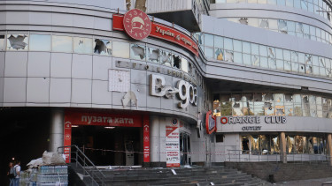 A háborús pusztítás közepette költöznek lerombolt irodáikból újba a kijevi cégek, nő a piaci kereslet