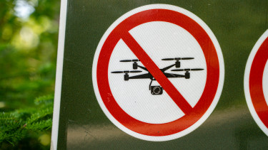 Gyanús drónok repültek el egy nyugat-európai katonai bázis fölött – Ez biztos, hogy nem amatőrök munkája volt