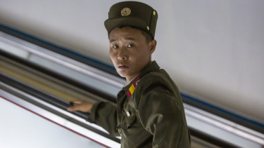 Hősként üdvözölték hazájukban az orosz frontról hazatérő katonákat, a diktátor ölelést osztogatott