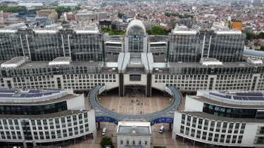 Mentőöv érkezik az elszabadult lakásárak miatt: teljesen átírnák a lakásvásárlás feltételeit az Európai Parlamentben