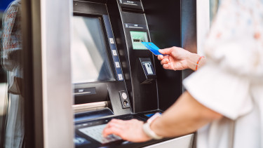 Forrong a bankszámlapiac, díjemelések jönnek - Hogyan lehet most jó döntést hozni a bankválasztásnál?