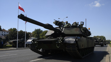 Európa hibrid támadás alatt: összeült öt NATO-hatalom védelmi minisztere