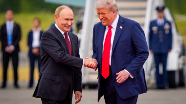 Rendkívüli telefonhívás: egy órán át tárgyalt egymással Trump és Putyin az ukrajnai válságról