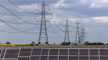 Visszaütött a magyar világelsőség: mi fizetünk azért, hogy a külföldiek elvigyék a hazai áramot