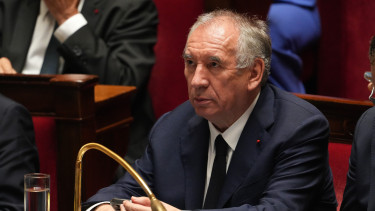 Elbukta a bizalmi szavazást, lemond a francia miniszterelnök - Jöhetnek az előrehozott választások?