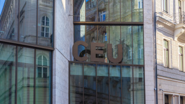 Hiába a kormányváltás, a CEU nem hozza vissza az oktatást Budapestre