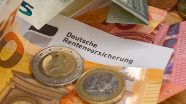 Egymásnak feszültek a koalíciós partnerek: a nyugdíjreform egyik kritikus pontján balhéznak a keletnémet vezetők