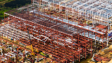 A csillogó tető alatt megrepedt az alap: miért süket az amerikai részvénypiac a jó hírekre?