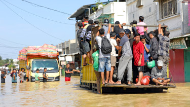Tragikus katasztrófa Indonéziában, már csaknem ezer halottról tudnak