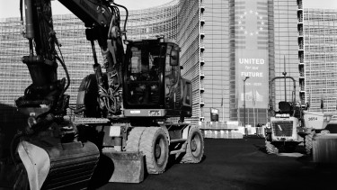 Európa két építőipari motorja egyre mélyebbre süllyed, de egy dél-európai ország újra növekszik,