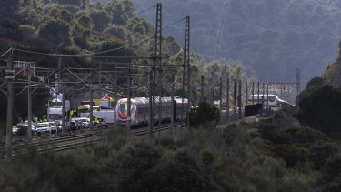 Már 40 áldozata van a spanyol vasúti balesetnek, 12 sérült állapota kritikus