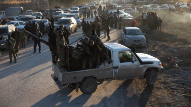 Összeomlott a tűzszünet: egymást okolják a felek, fegyveres civilek és úttorlaszok az utakon
