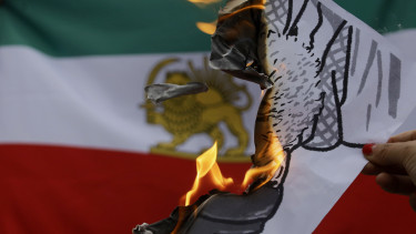 Félelmetes üzenetet olvastak be az iráni tévében: kegyetlen csapás vár azokra, akik az utcára mernek vonulni