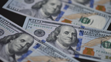 Sokan temetnék, mégis erős: ezért megkerülhetetlen a dollár