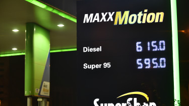 Lerántottuk a leplet a védett, ársapkás benzinről: kiderült, mennyit visz el az állam