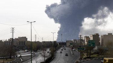 Irán teljes megsemmisítésével fenyegetőzik Trump – Mindennél jobban bedurvul Amerika?