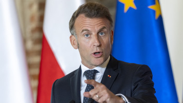 Mellbevágó döntést hozott a francia elnök – Ennyi év után nem volt más választása