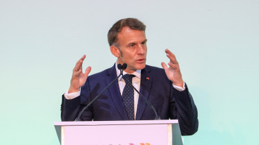 Kegyetlen pusztításba kezdett Oroszország: Macron bemondta, mi állhat a háttérben