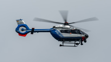 Drónok zavarták meg Németország légterét, helikopteres hajtóvadászatot indítottak ellenük
