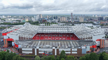 Elképesztő összegből épít 100 ezres szuperstadiont a Manchester United, elhagyják az ikonikus stadiont