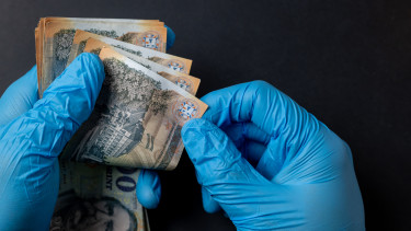 Megállíthatatlan a dollár - szenved a forint