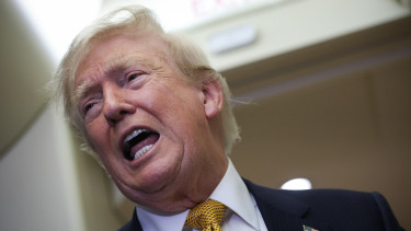 Donald Trump leszállt a Donald Trump repülőtéren a Trump vállalat Trump Force One repülőgépével