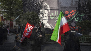 Irán nem hagyja magát: számos hajót célba vettek a Hormuzi-szorosnál