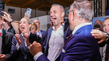 Modern örténete legnagyobb sikerét ünnepli a német széljobb, de egy bökkenő azért akad