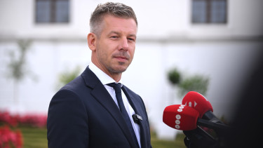 Zárt ajtók mögött egyeztet Magyar Péter a katolikus egyházfővel