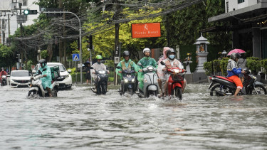 Kicsit visszahúzódott az árvíz Bangkokban, de újabb esőket várnak