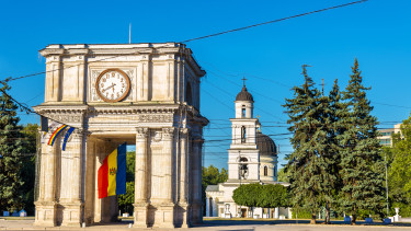 GettyImages-494379352-emlékmű-építészet-épület-európa-óra-templom-történelem-turizmus-város-zászló