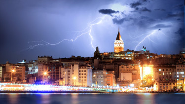 2022 réme újra fenyeget - A szakadék szélére lökte a közel-keleti konfliktus az EU-ba igyekvő országot