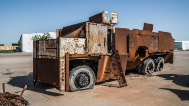 Ilyen nincs: bemutatták az oroszok a legújabb szörnypáncélost - Pörög, forog, valószínűleg nem működik