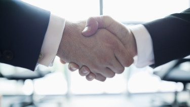 Nagy bejelentés az ingatlanpiacon: megveszi az MBH Bank az Otthon Centrumot