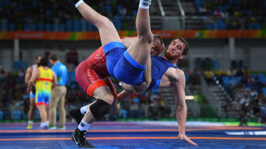 Gyors és hiteles reformokkal tudná Magyarország lebirkózni a gondjait - elemző