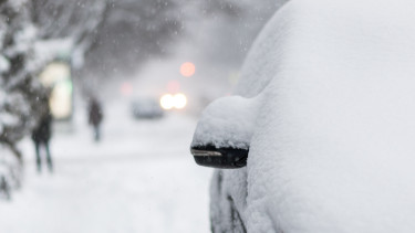 Kiadták a hóviharriasztást: 46 centis hóra és áramkimaradásokra is lehet számítani New York városában