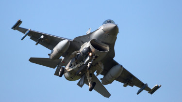 Példátlan légi akció: F-16-os lőtt le egy berepülő drónt Romániában