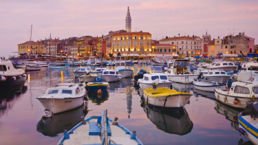 Kezd megtelni a magyarok kedvenc üdülőhelye – Nem akarnak még több turistát